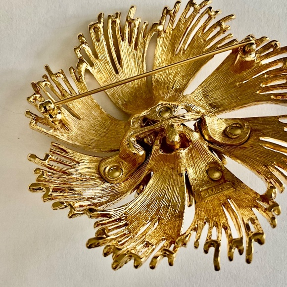 Monet Gold Tone Twisted Rope Swirl Vintage Brooch - Picture 2 of 2